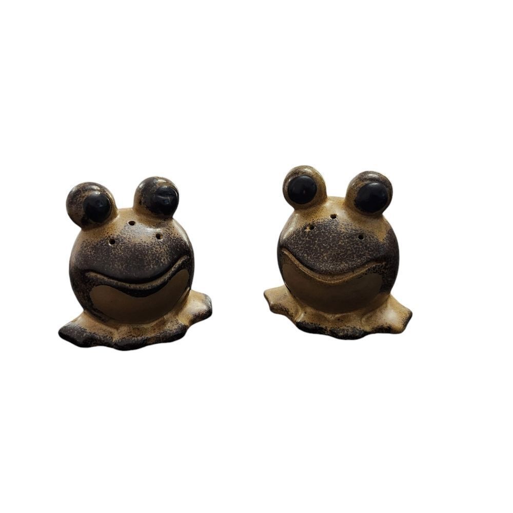 Ceramic Frog Salt and Pepper Shaker Set - Tan/Black
